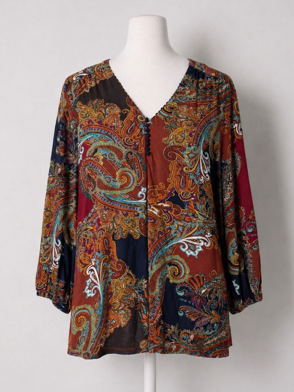 Chicos Top Paisley V-Neck Blouse Size Large (2) Rust Navy 3/4 Sleeve Button Trim